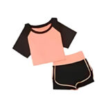 a pink and black two-piece loose yoga running clothes. The top is a cropped, short-sleeved shirt with black sleeves and a pink body.